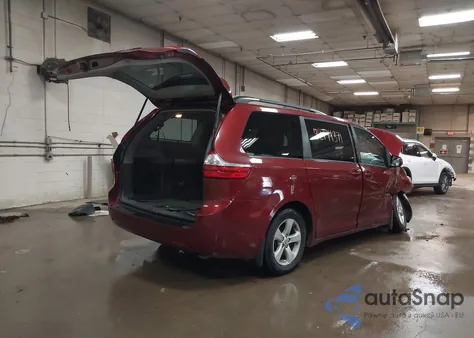 2017 Toyota Sienna Le 8 Passenger z USA, uszkodzony, nr VIN 5TDKZ3DC8HS857115